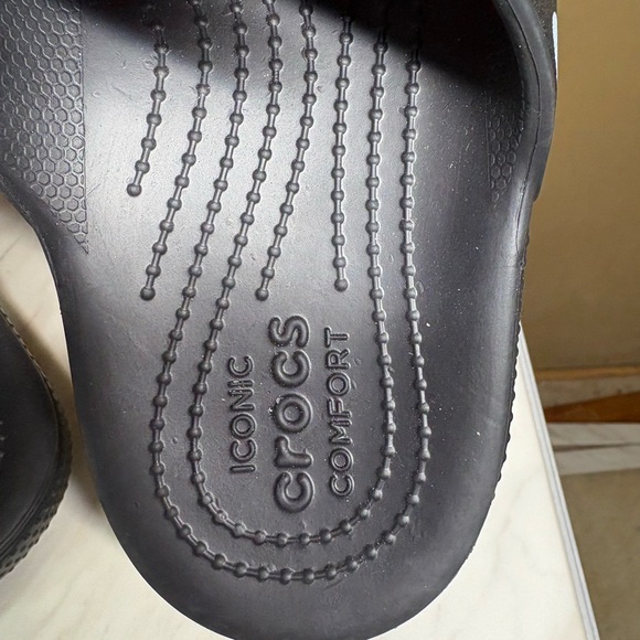 Crocs Slide Sandal Womens 8 Mens 6 Black &Blue Classic Heart Print Sandal NWOT - Picture 3 of 4